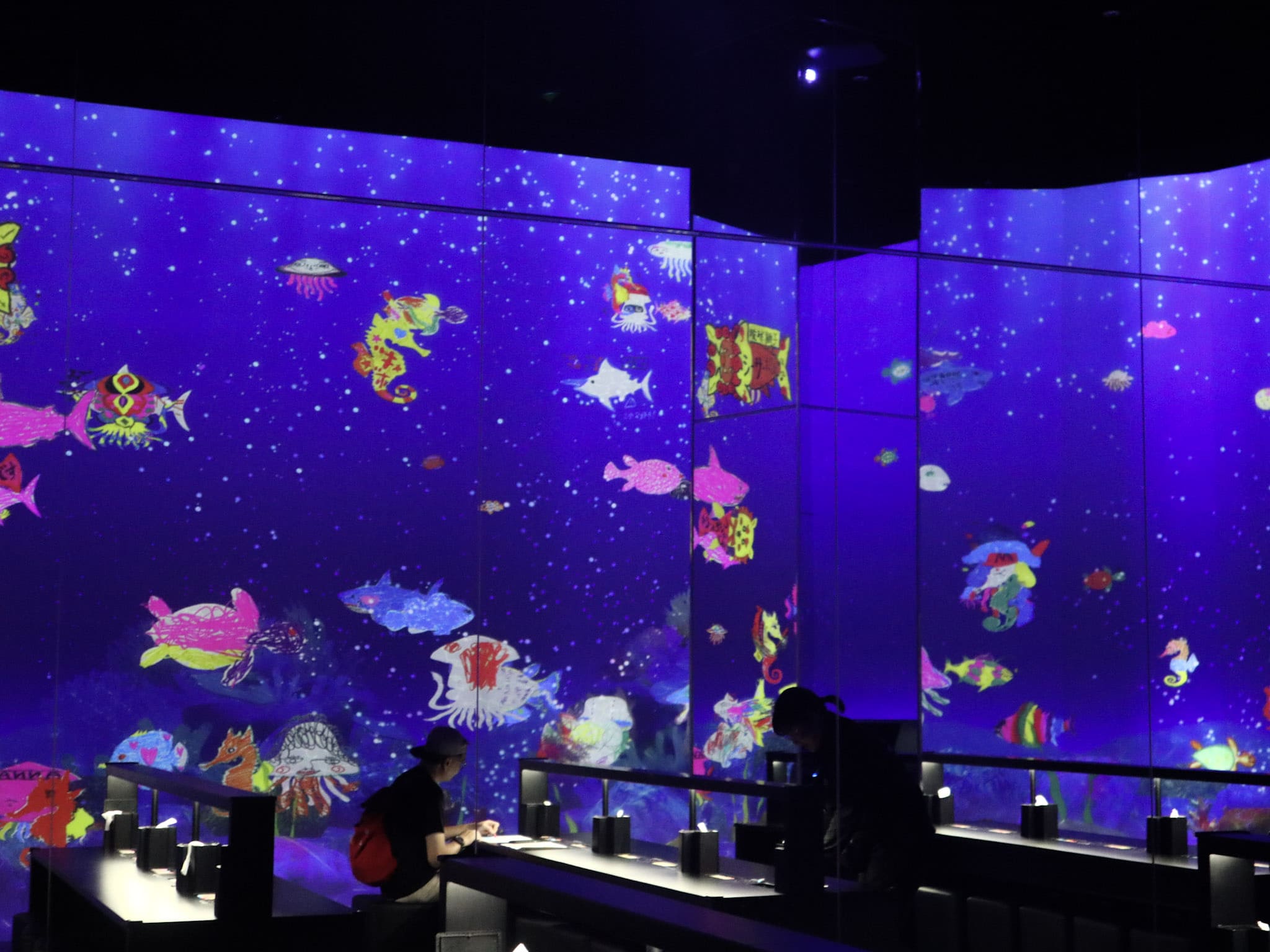 沖繩teamLab彩繪水族館