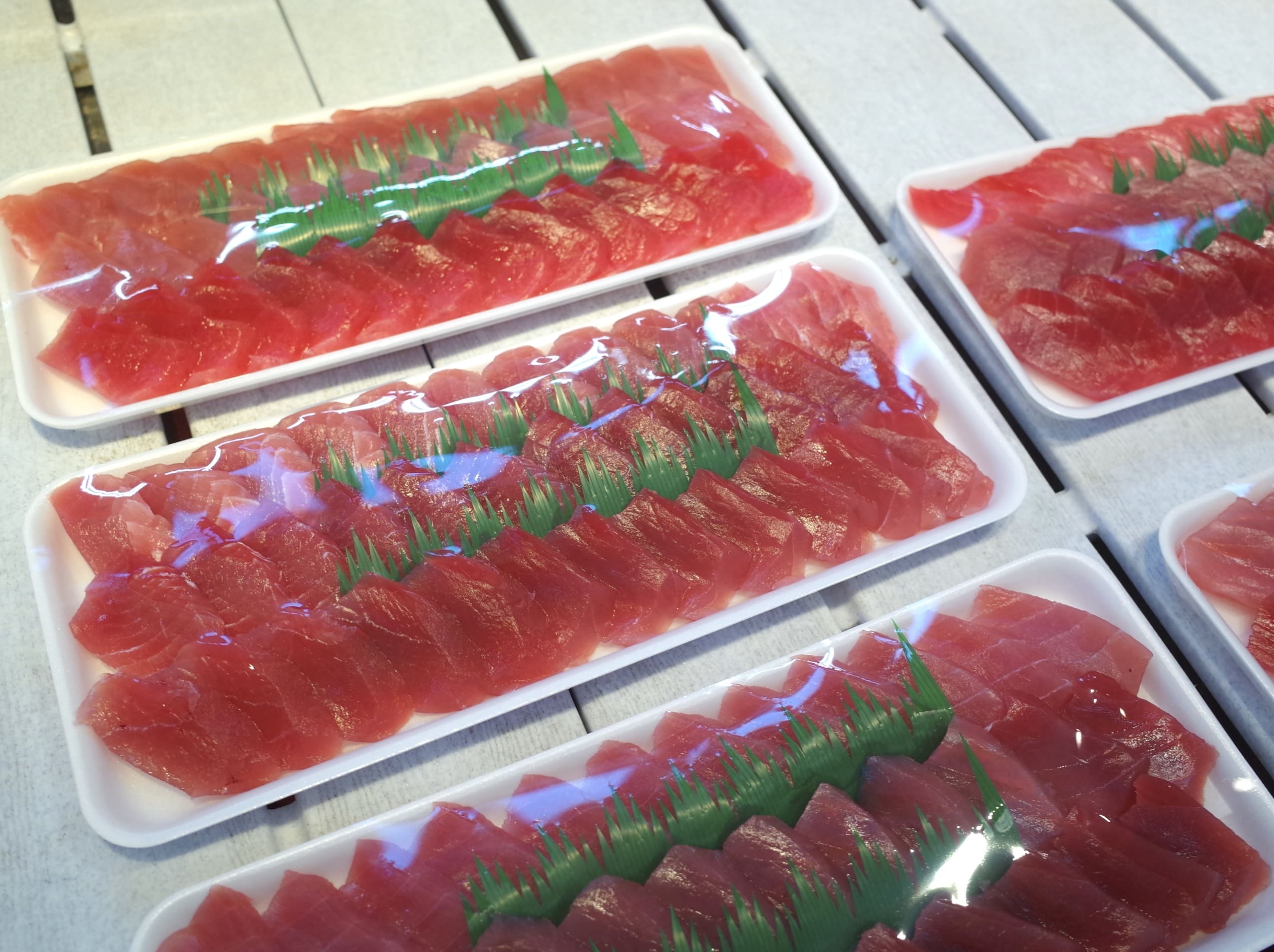 鮪魚生魚片。
