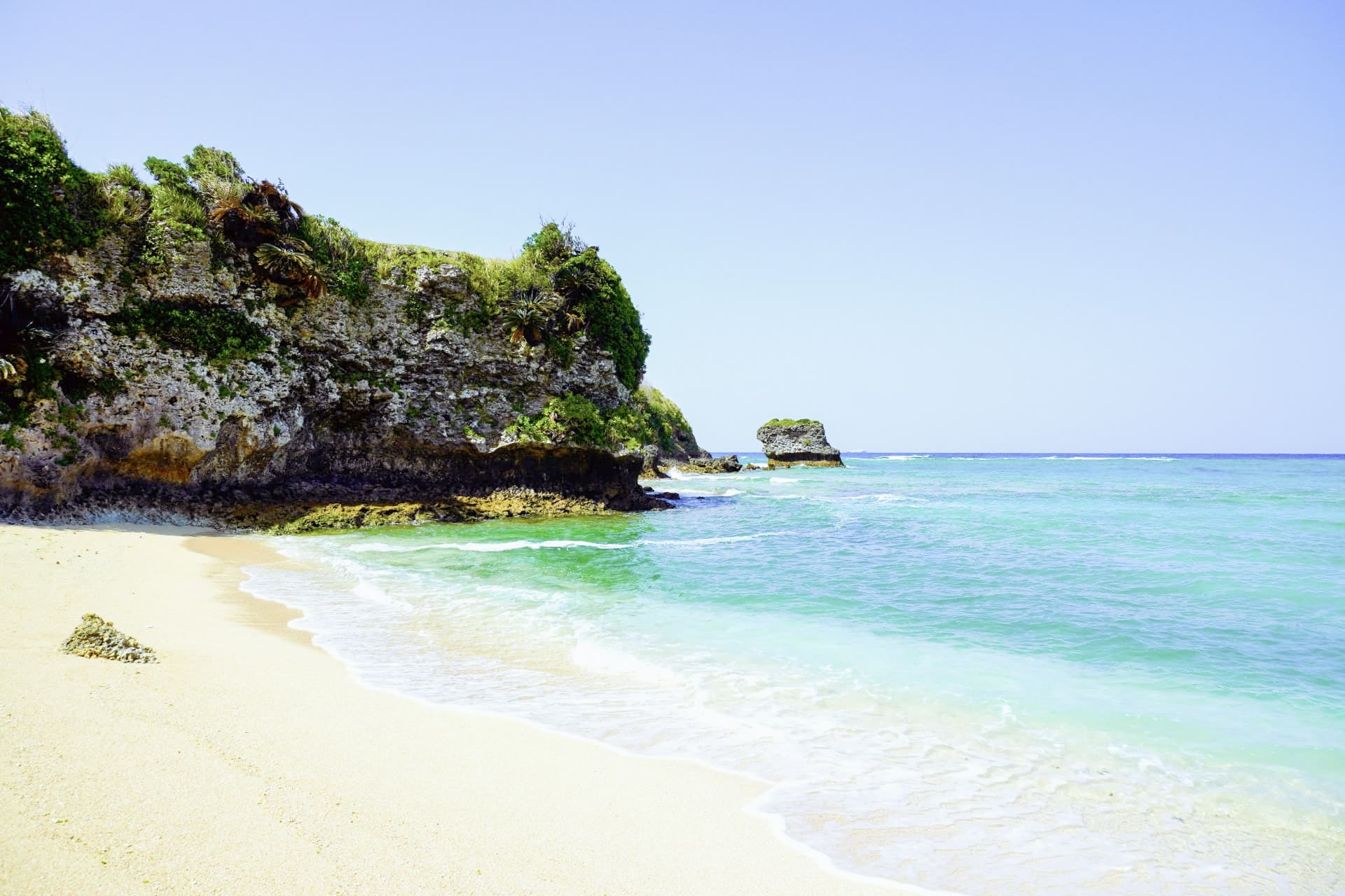 在沖繩阿利比拉日航度假飯店內的Nirai Beach