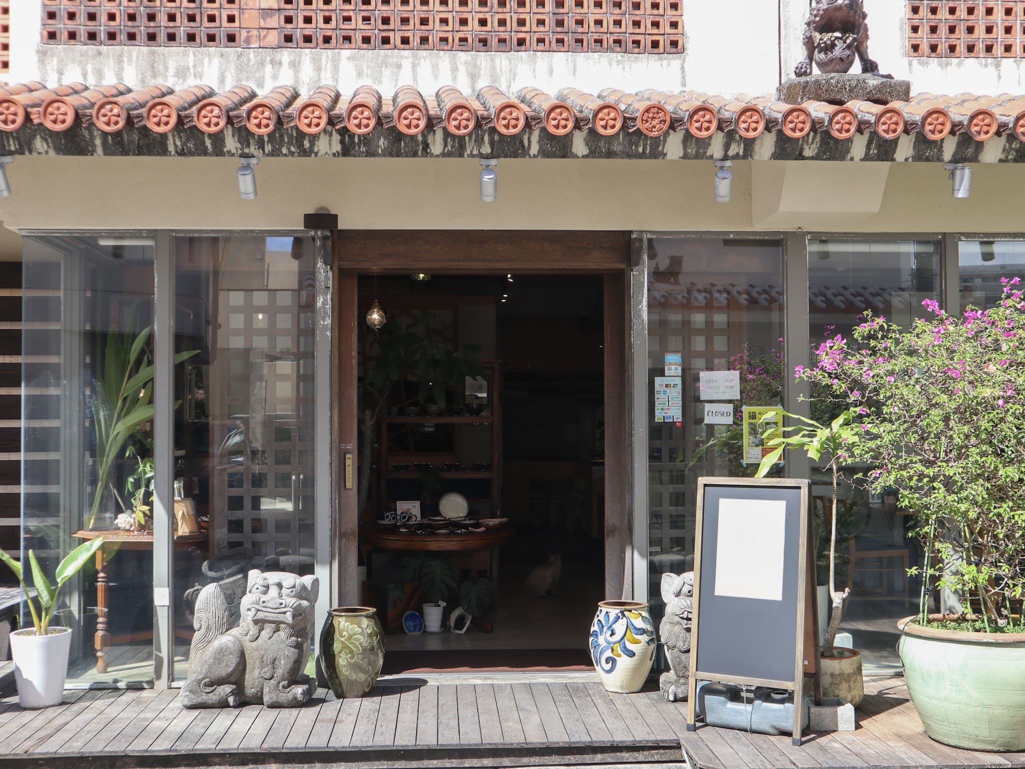 壺屋通咖啡廳UCHINA CAFÉ BUKU-BUKU外觀