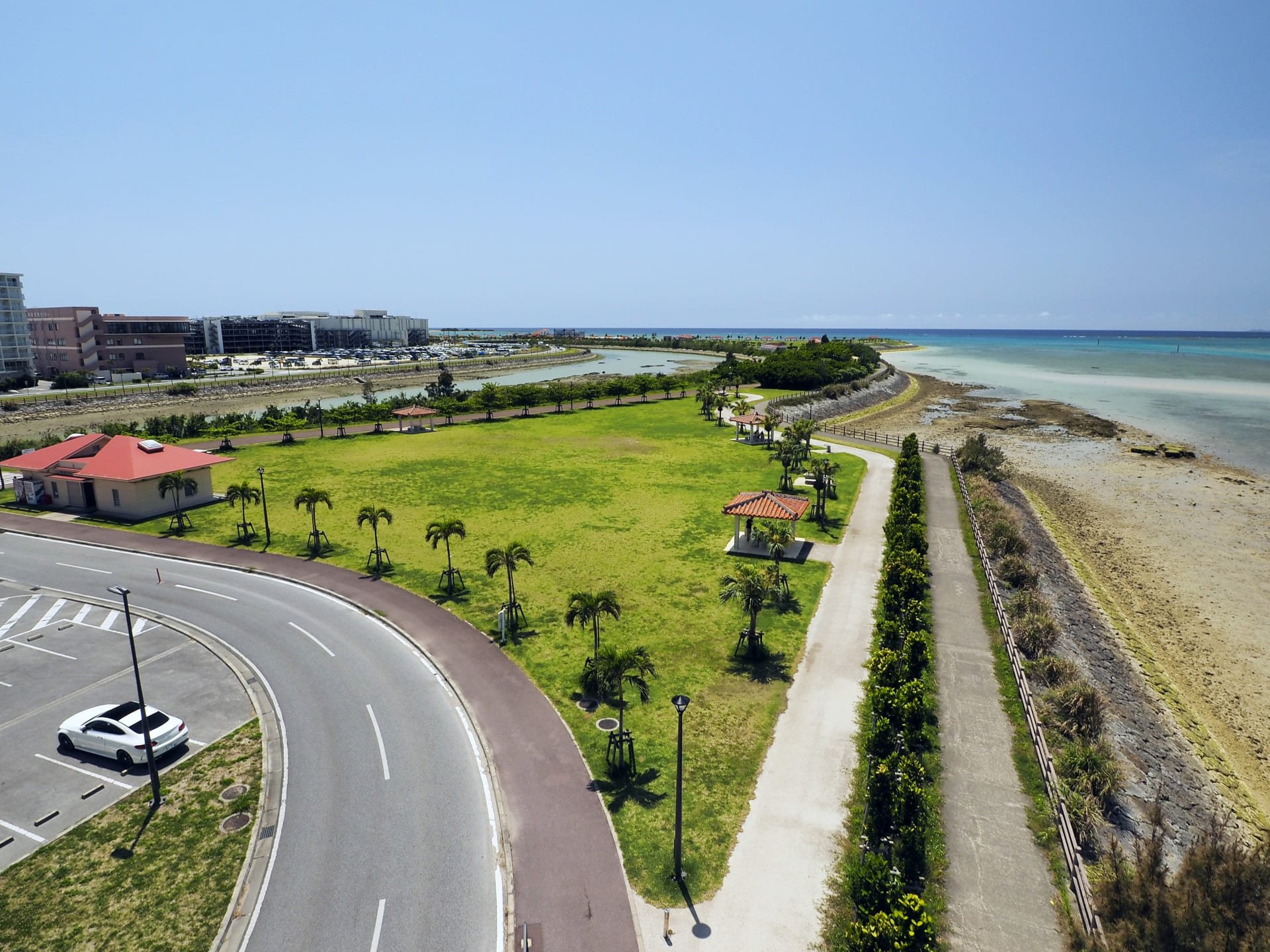 在豐見城市「豐綺海濱公園」內的美麗SUN海攤