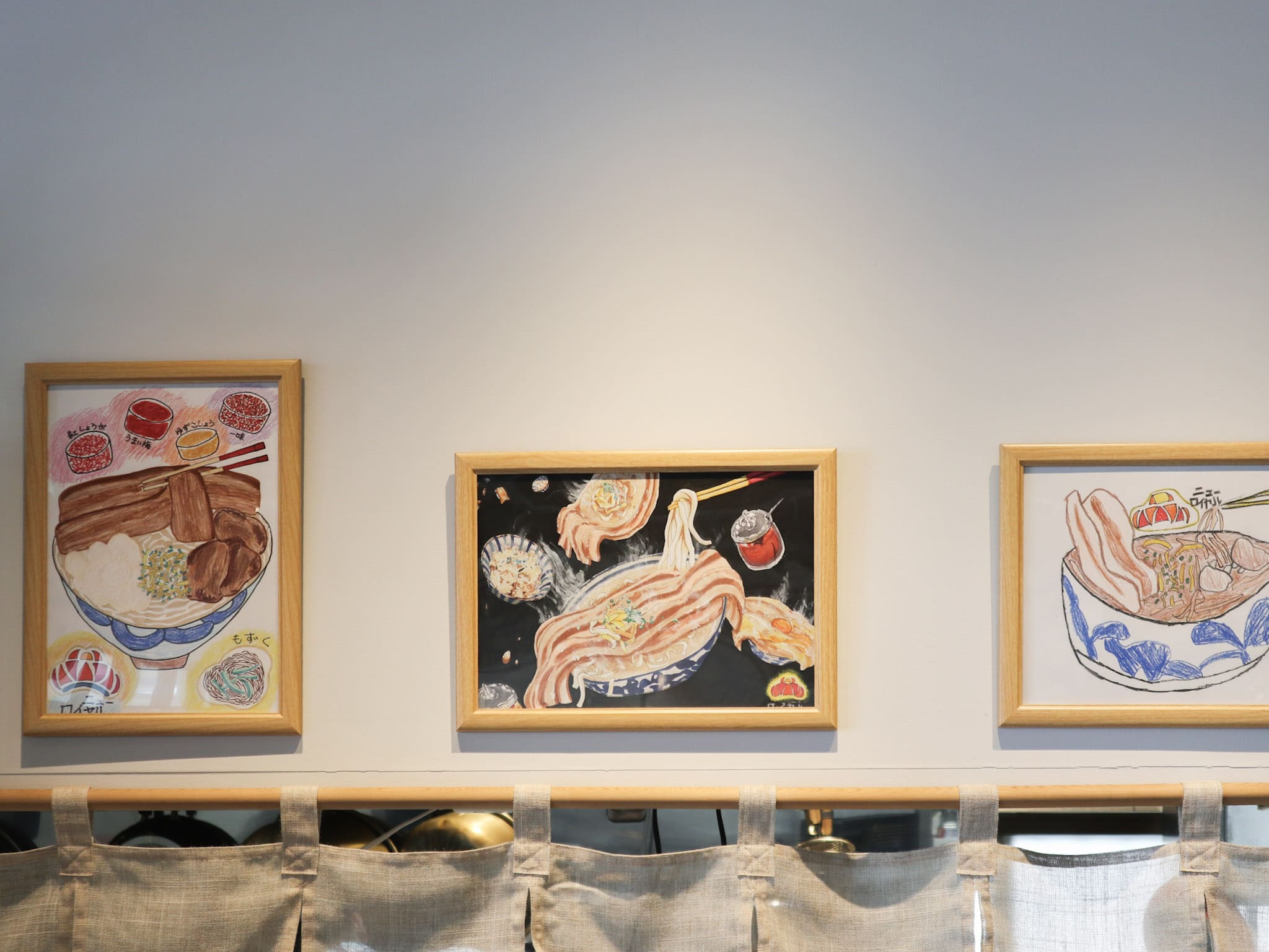 沖縄そば ニューロイヤル店裡可愛的插畫