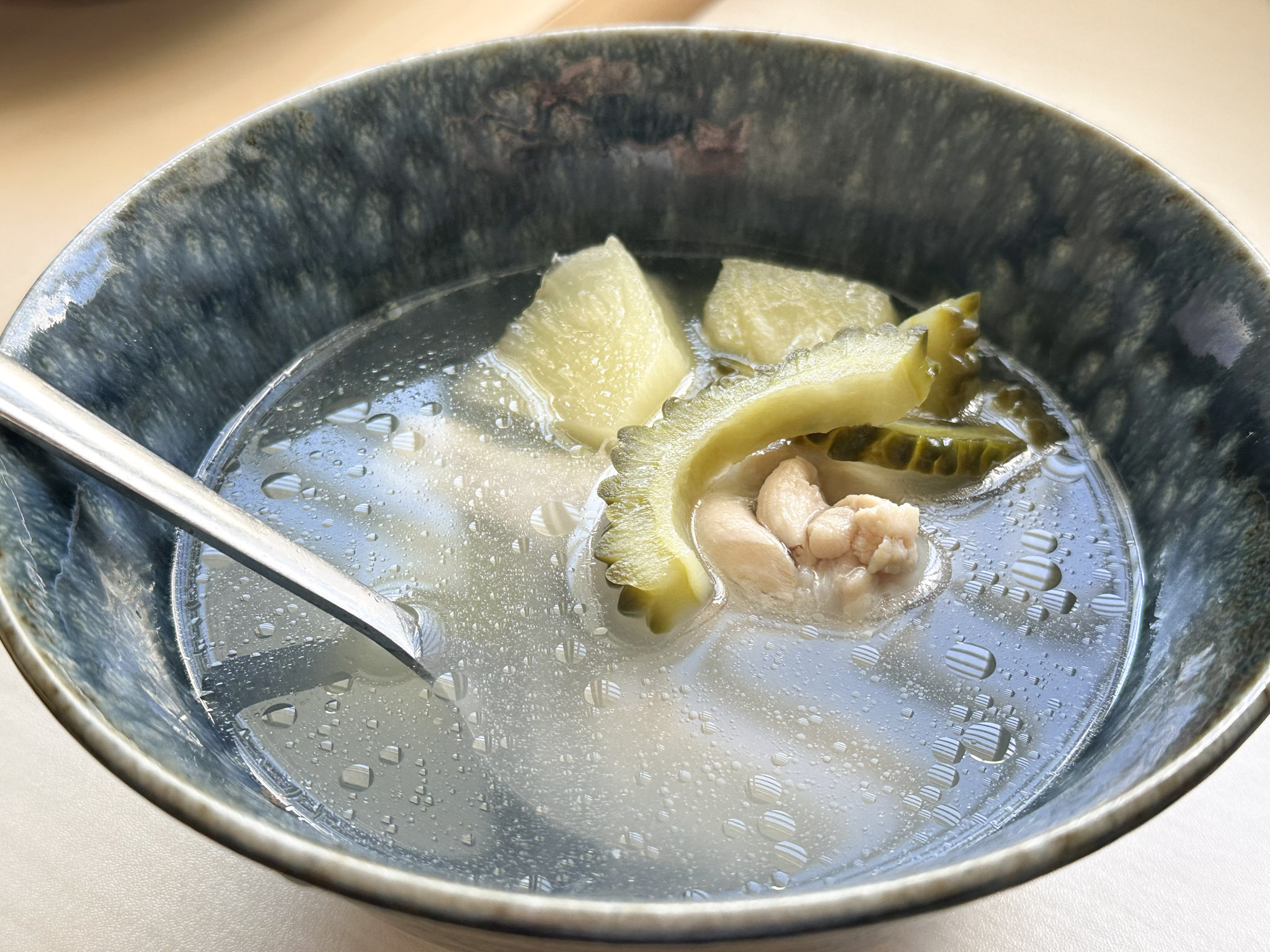 可以消暑氣的台灣料理「苦瓜鳳梨雞湯」
