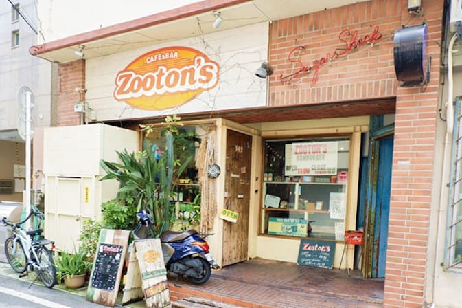 Tabelog評選百大漢堡名店「Zooton’s 」店門口