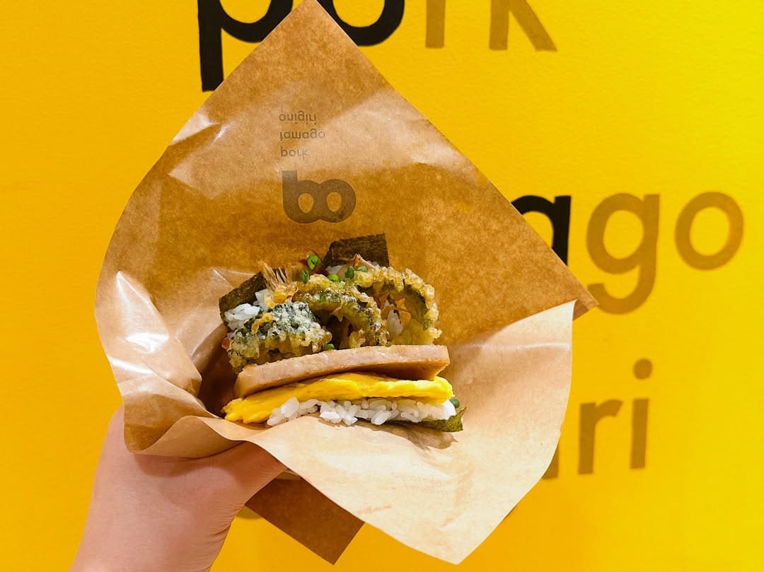 單手就可品嚐的沖繩豬肉但飯糰