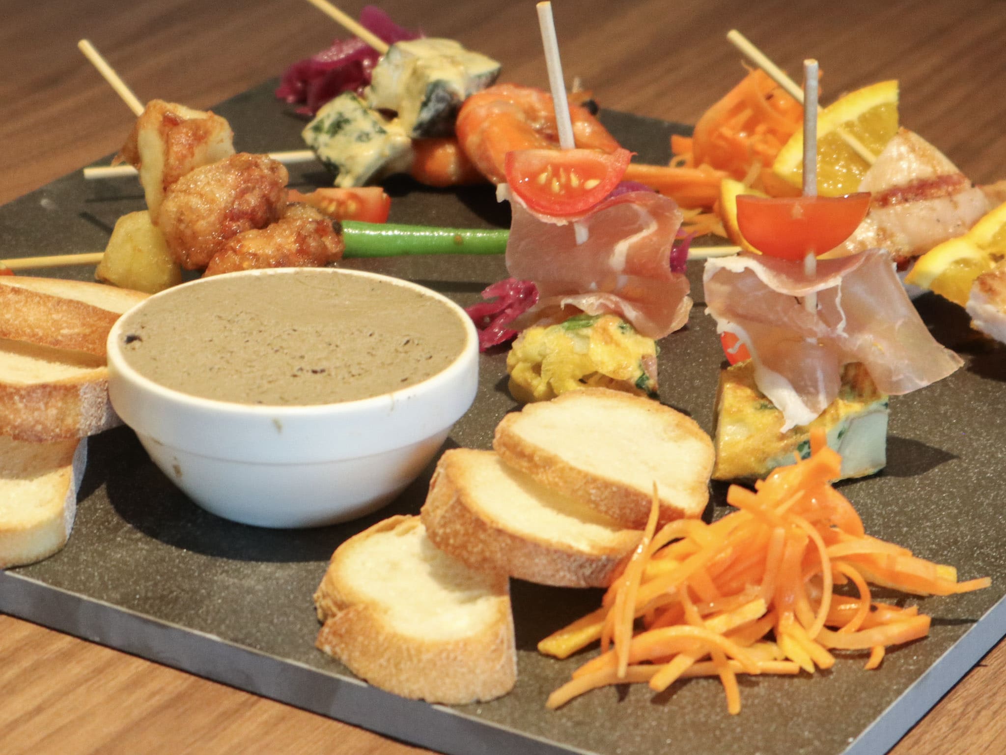  THE CARINO OKINAWA Spain Bar（西班牙料理）