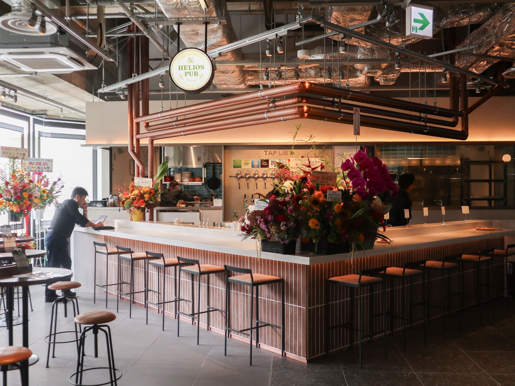 HELIOS PUB - CRAFTBEER ＆ RUM - 