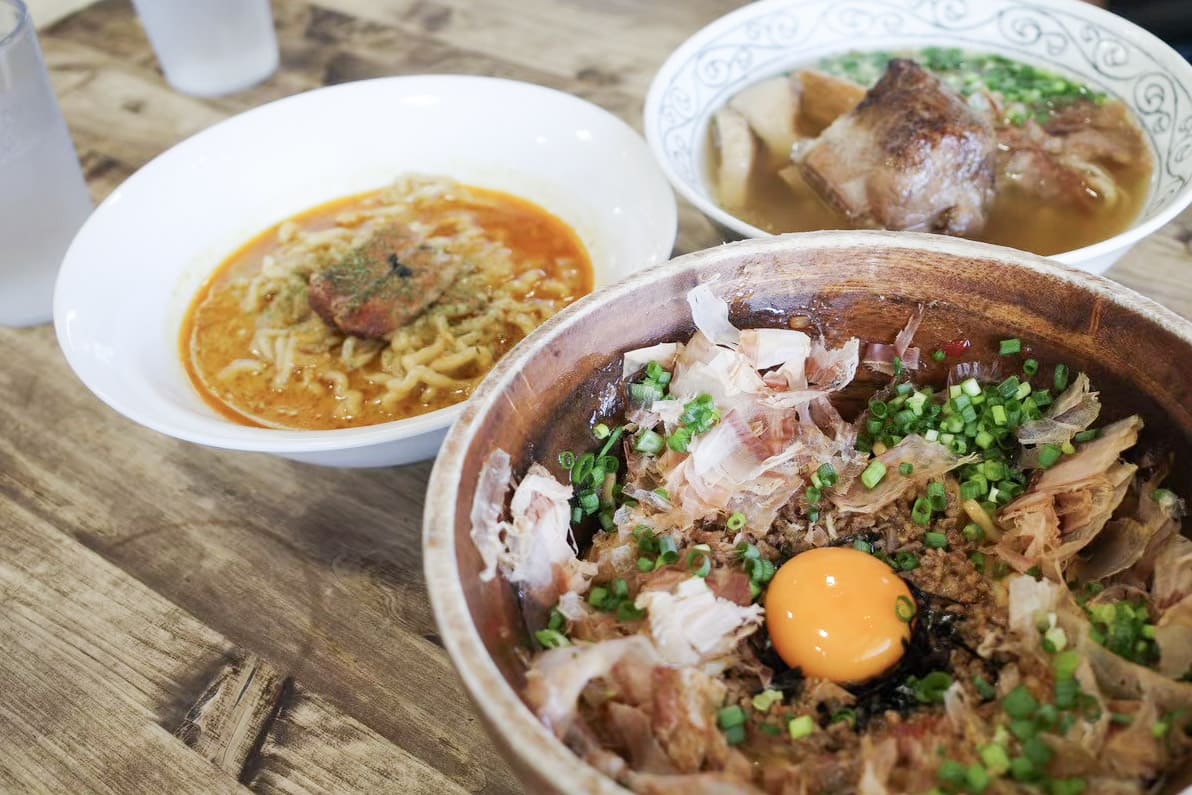 海中茶屋的「香料咖哩沖繩麵」讓人驚艷。