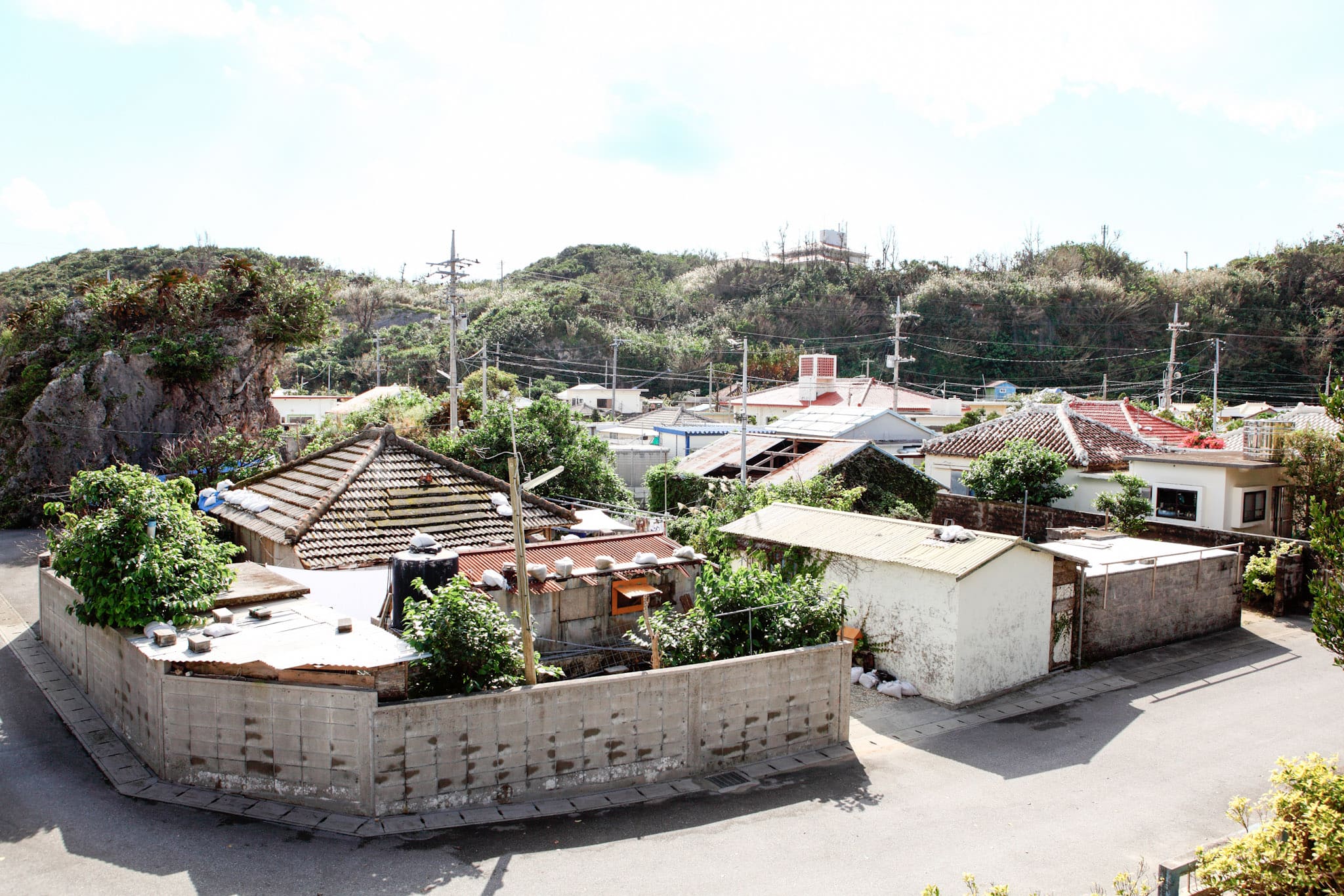 濱比嘉島據說是琉球的開闢之神「阿摩美久」曾經住過的地方。